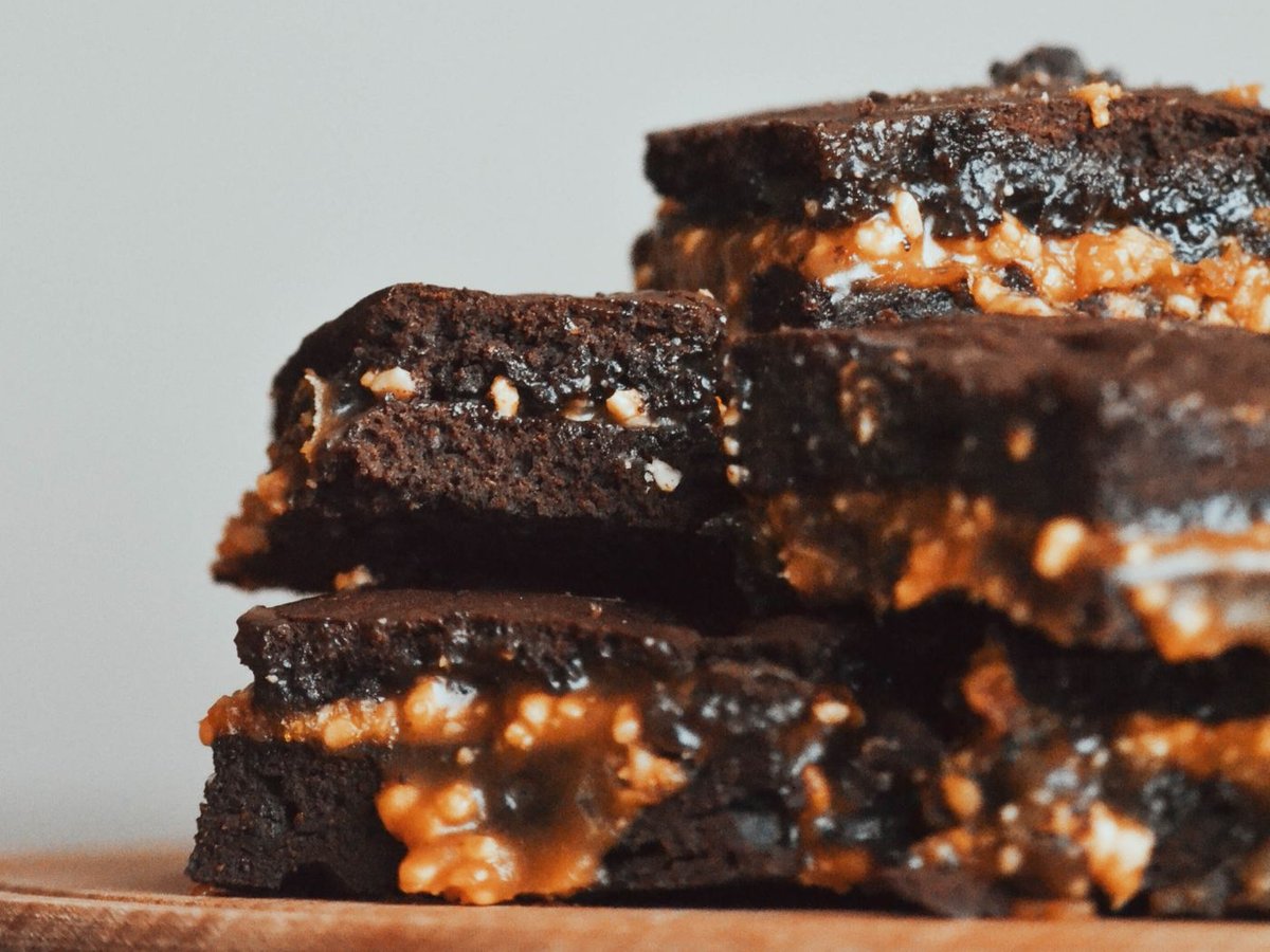 Brownie de café com crunch de caramelo salgado